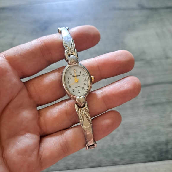 Vintage Silver and Gold Quartz Watch *needs New Battery - Picture 5 of 6